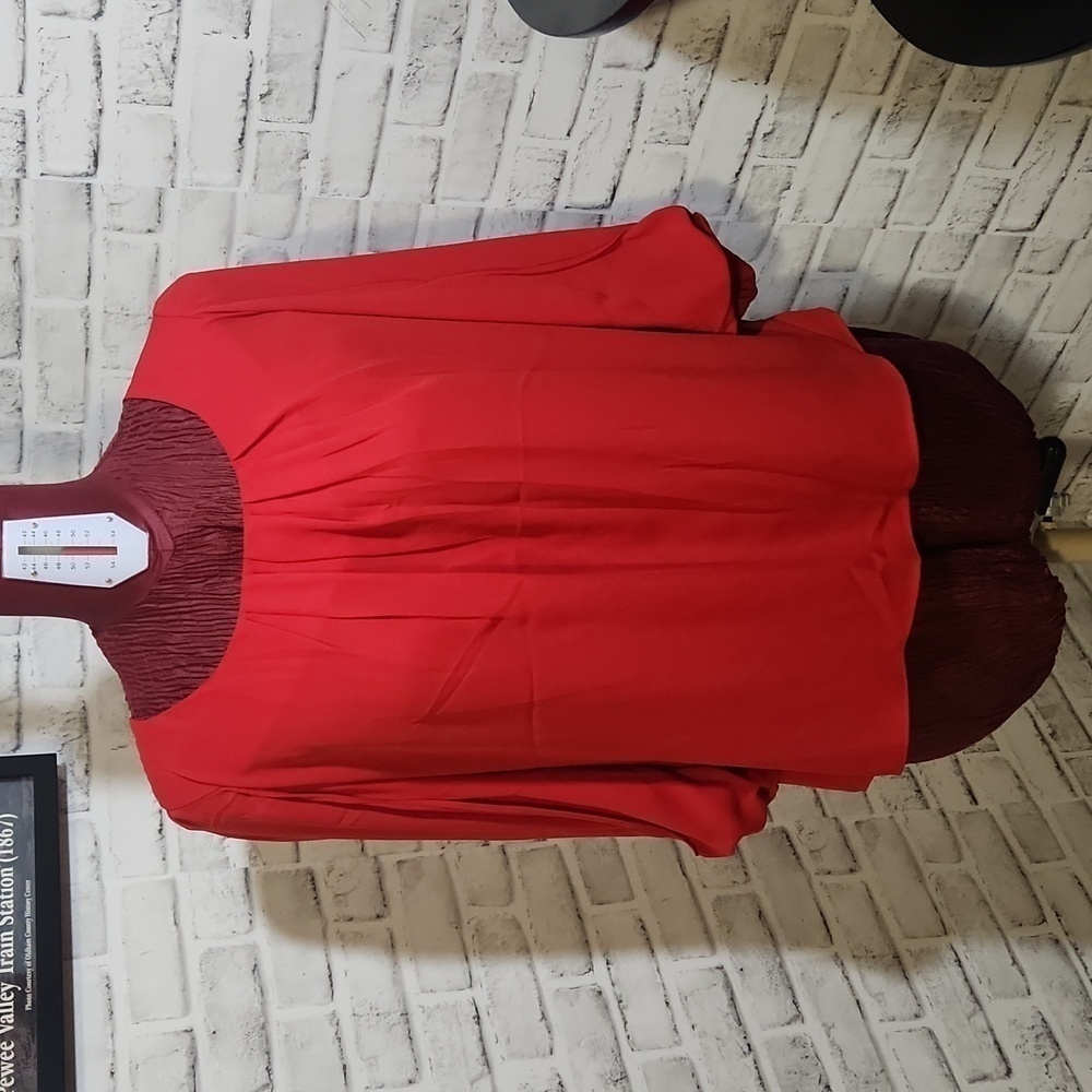New Directions SZ L Red Blouse